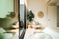 Planten zijn niet genoeg voor een biofiel interieur