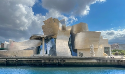 Gehry's grootste museum opent eindelijk in Abu Dhabi