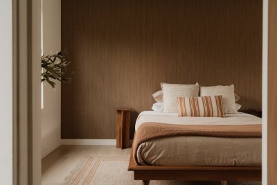 Lage bedframes verdringen het hoge bed uit de slaapkamer
